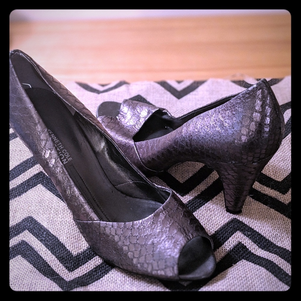3/$25-Kenneth Cole peep toe heel
